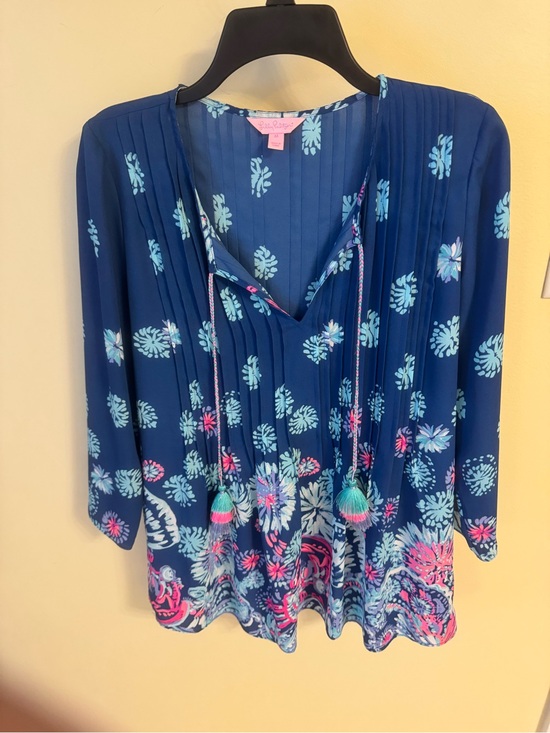 Lilly Pulitzer Tops - Lilly Pulitzer Navy Blue Floral Tassel V-Neck Tunic